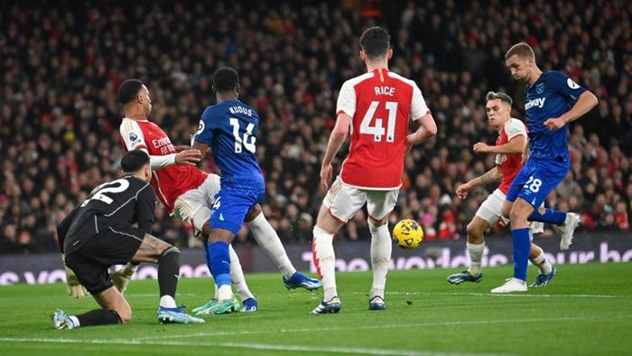 Kết quả Ngoại hạng Anh hôm nay 29/12: Arsenal và Tottenham cùng thua sốc
