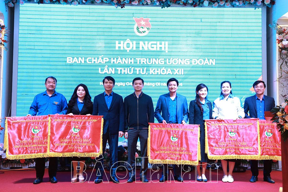 Đoàn TNCS Hồ Chí Minh tỉnh Hà Nam vinh dự nhận Cờ thi đua xuất sắc của Trung ương Đoàn