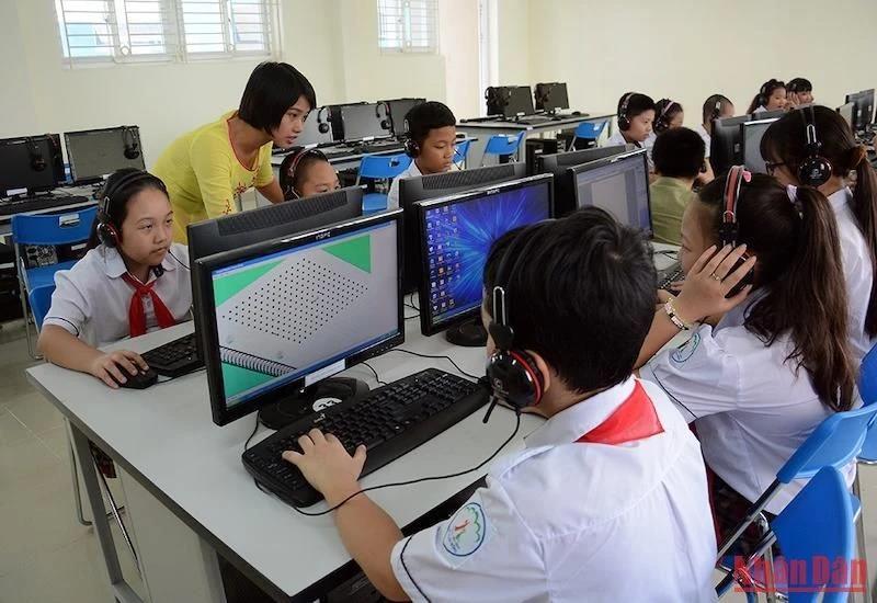 Chỉ thị của Bộ Chính trị về công tác phổ cập giáo dục, giáo dục bắt buộc, xóa mù chữ cho người lớn và đẩy mạnh phân luồng học sinh trong giáo dục phổ thông