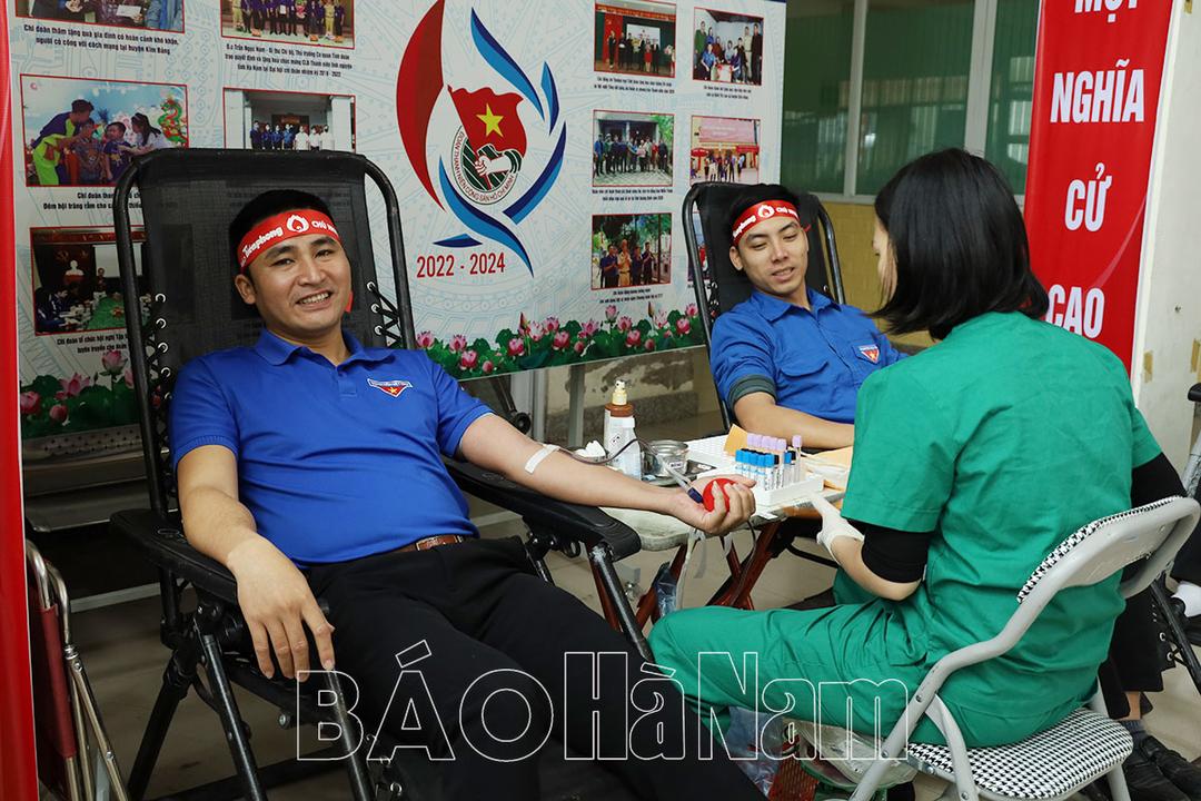 Chủ nhật Đỏ lần thứ XVI tại Hà Nam tiếp nhận 259 đơn vị máu