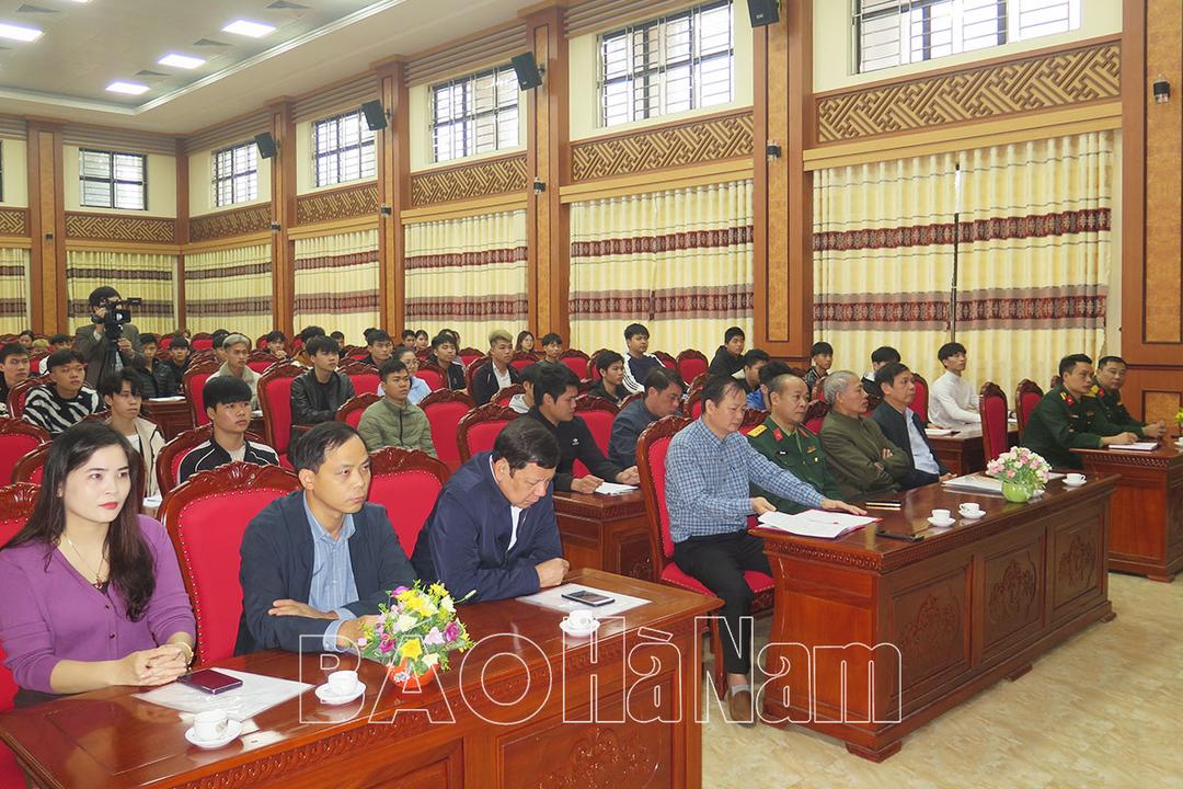 Kim Bảng khai mạc lớp bồi dưỡng nhận thức về Đảng cho thanh niên sẵn sàng nhập ngũ