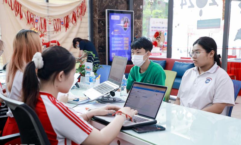 Nhiều trường đại học bắt đầu nhận hồ sơ xét tuyển năm 2024