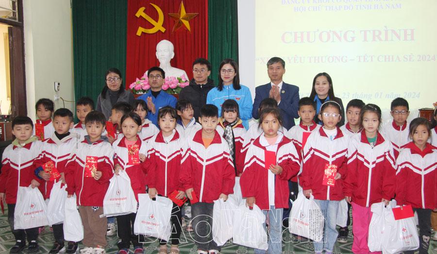 Đoàn Khối các cơ quan tỉnh tổ chức "Chương trình Xuân yêu thương – Tết chia sẻ" năm 2024