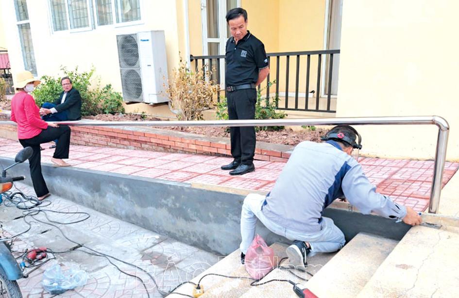 Hỗ trợ, tạo điều kiện cho người khuyết tật tiếp cận các công trình công cộng