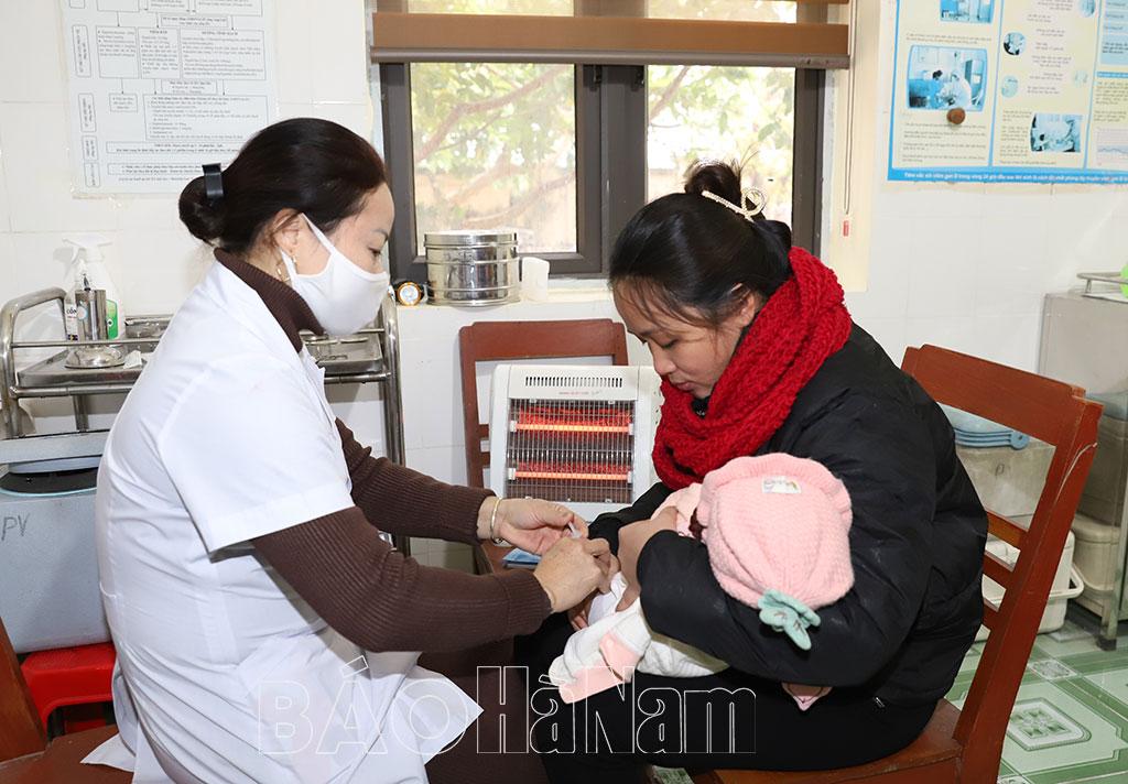 Triển khai tiêm bù vắc xin  DPT-VGB-Hib cho trẻ chưa được tiêm chủng do thiếu vắc xin