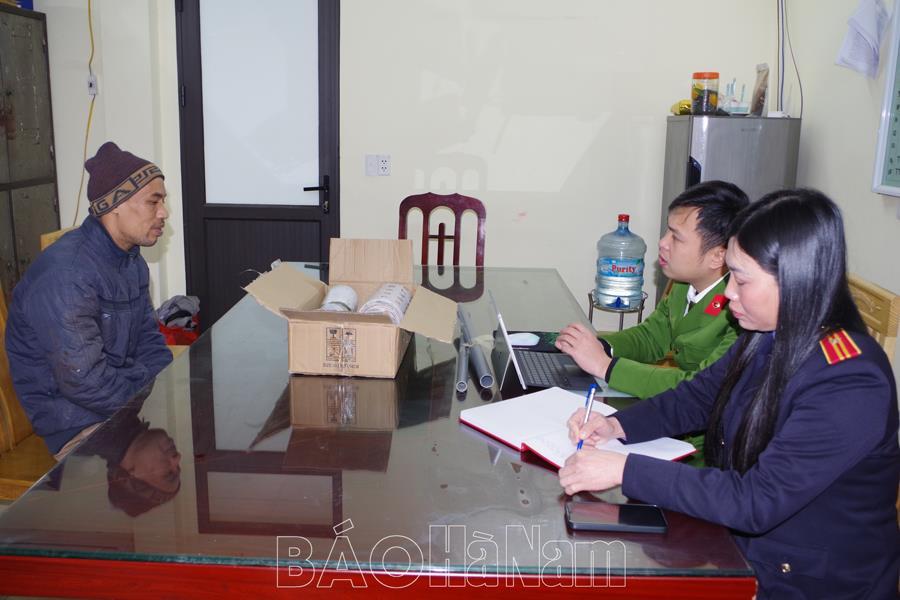 Công an thị xã Duy Tiên bắt đối tượng sản xuất pháo nổ trái phép