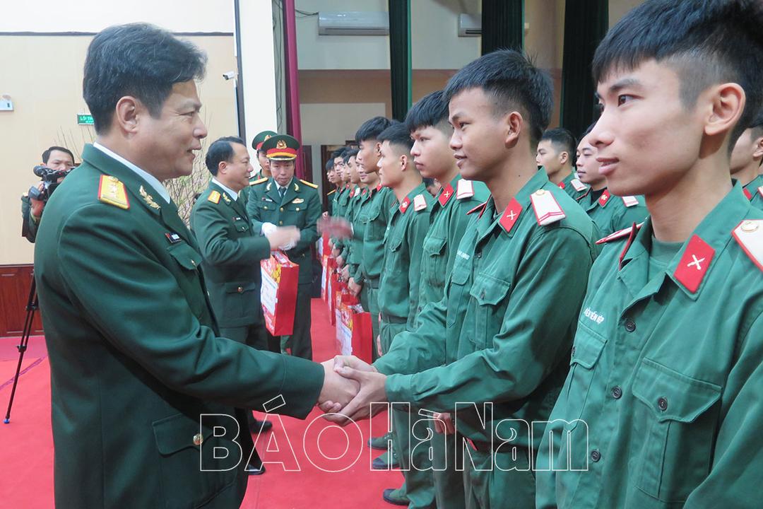 Bộ CHQS tỉnh tiễn quân nhân hoàn thành nghĩa vụ quân sự trở về địa phương