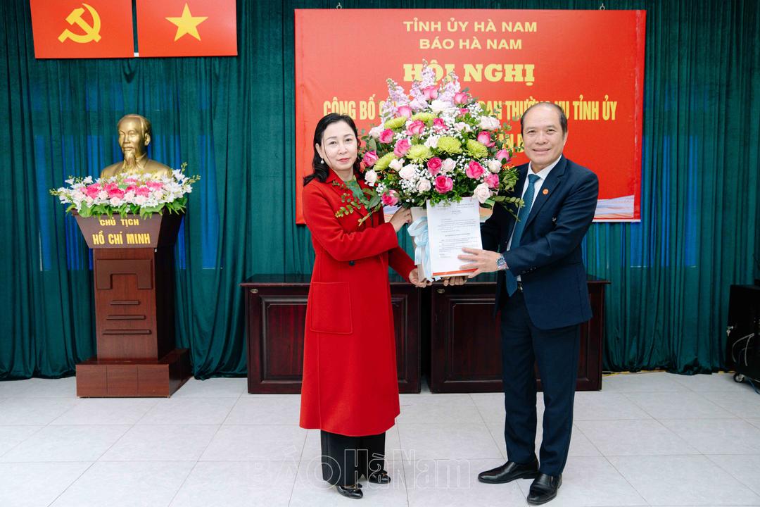 Giám đốc Sở Thông tin và Truyền thông Nguyễn Duy Tuấn được điều động, bổ nhiệm giữ chức Tổng Biên tập Báo Hà Nam