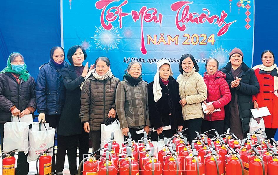 Quan tâm chăm lo Tết cho hội viên phụ nữ nghèo