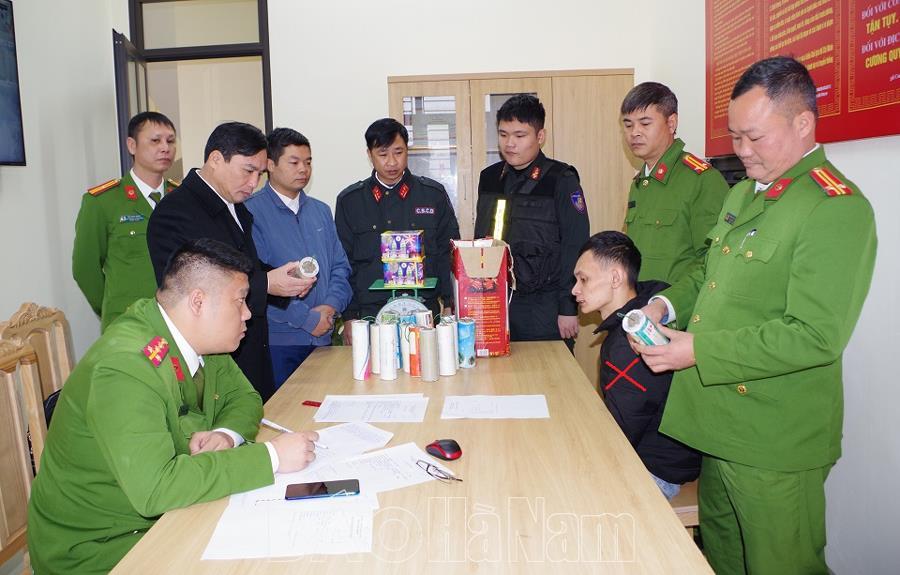 Vận chuyển pháo nổ trái phép, 01 đối tượng bị Công an tỉnh tạm giữ hình sự