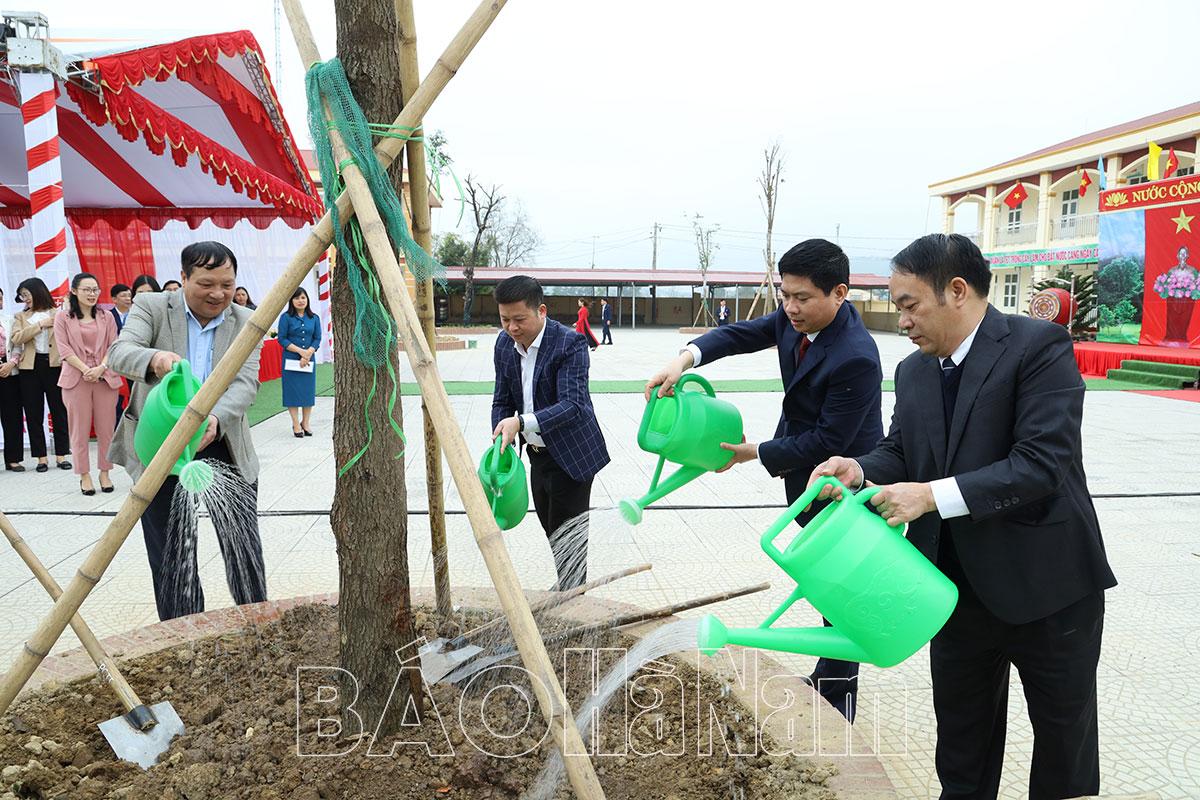 Đồng chí Chủ tịch UBND tỉnh Trương Quốc Huy dự Lễ phát động Tết trồng cây tại huyện Thanh Liêm