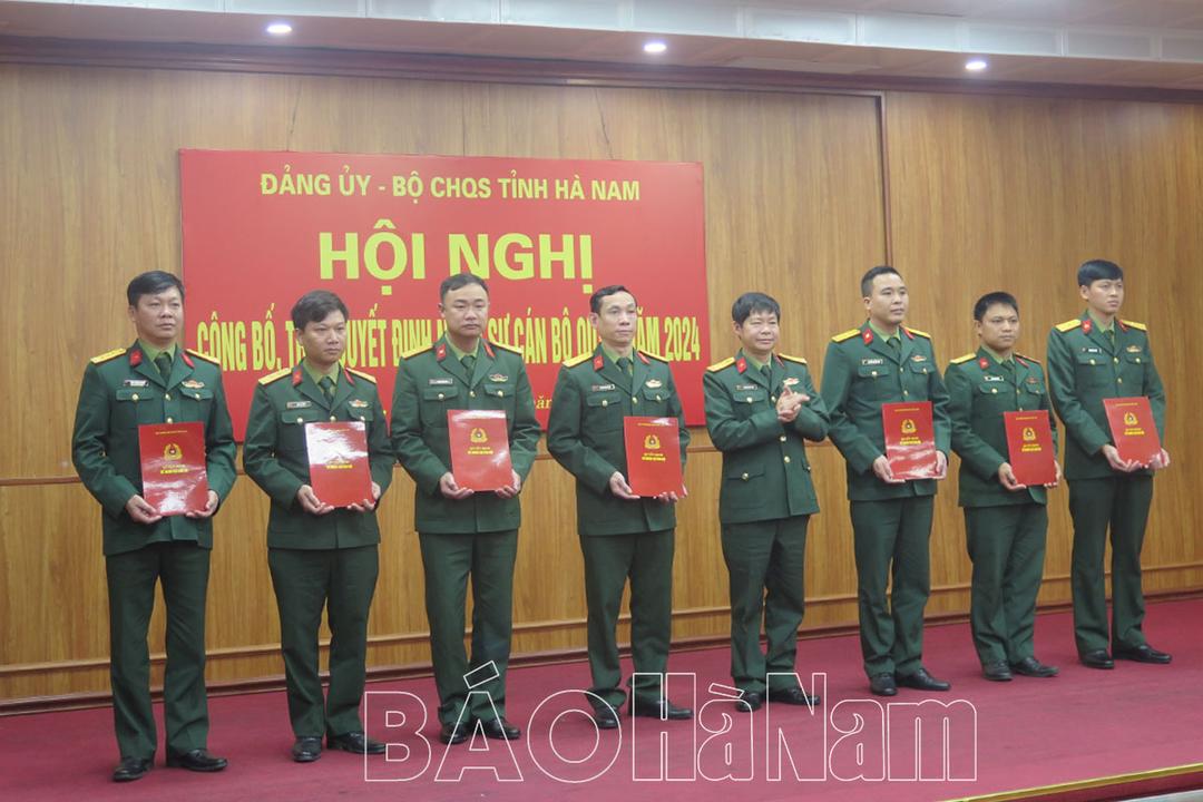 Đảng uỷ - Bộ CHQS tỉnh trao quyết định nhân sự cán bộ quý I năm 2024
