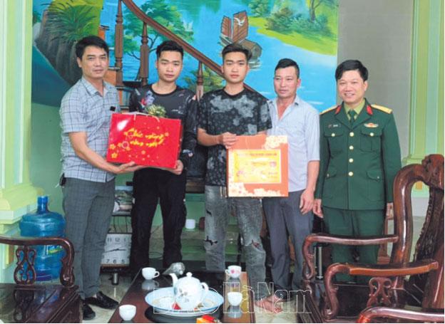 Thanh niên Hà Nam vui hội tòng quân