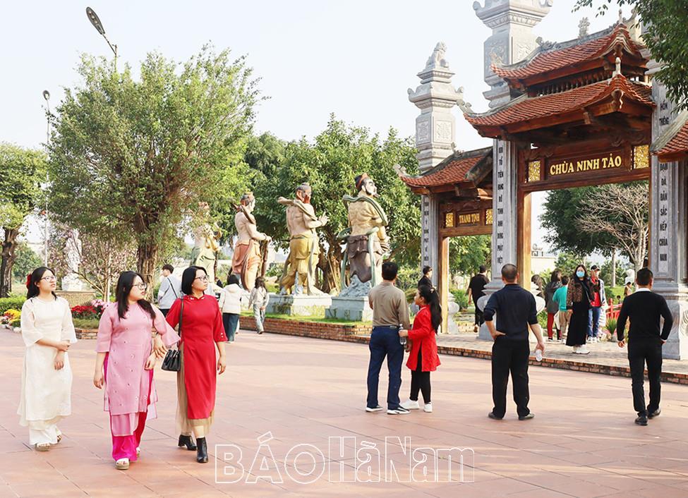 Trảy hội mùa Xuân