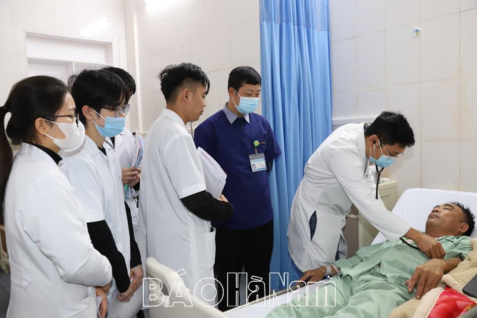 Tôn vinh, tỏa sáng hình ảnh người thầy thuốc