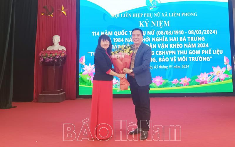 Hội LHPN xã Liêm Phong ra mắt mô hình dân vận khéo “Tuyên truyền, vận động cán bộ hội viên phụ nữ thu gom phế liệu, gây quỹ tình thương, bảo vệ môi trường”