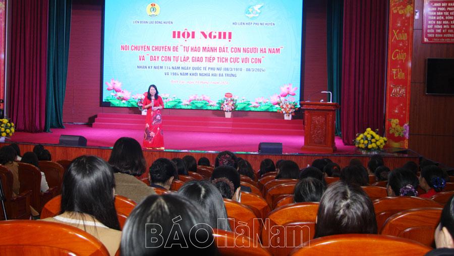 Nói chuyện chuyên đề về “Tự hào mảnh đất con người Hà Nam”và “Dạy con tự lập, giao tiếp tích cực với con”