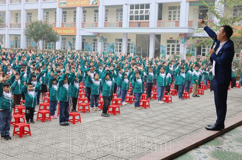 Hơn 600 em học sinh Trường Tiểu học Liêm Chính được giáo dục kỹ năng sống