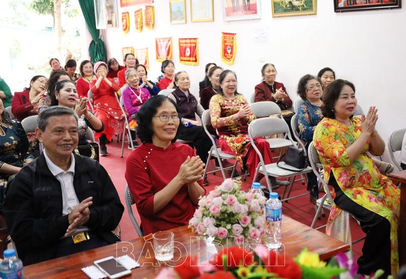 Chi hội Phụ nữ tổ 8 Phường Trần Hưng Đạo kỷ niệm Ngày Quốc tế Phụ nữ