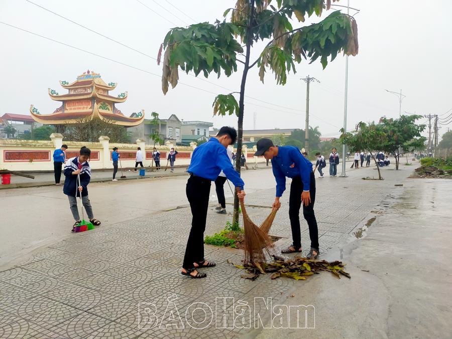 Tuổi trẻ thị trấn Kiện Khê ra quân "ngày cao điểm tình nguyện chung tay xây dựng đô thị mới và ngày chủ nhật xanh"
