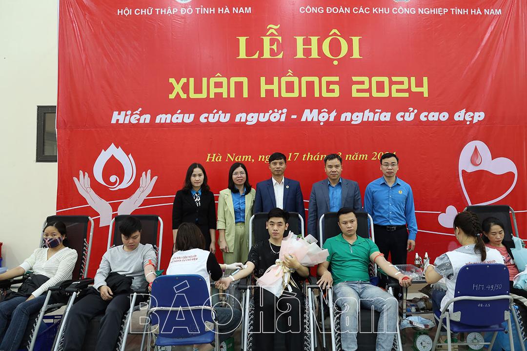 Hơn 220 công nhân lao động hưởng ứng Lễ hội Xuân hồng 2024