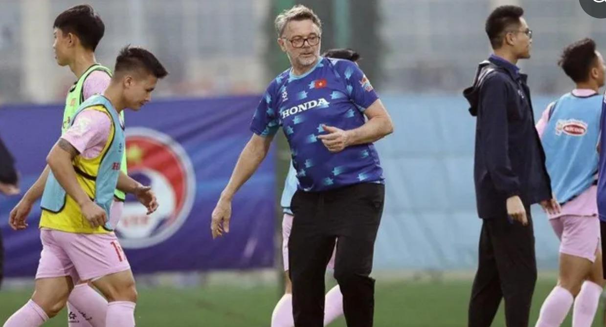 Chốt danh sách cầu thủ trận tuyển Việt Nam gặp Indonesia: Công Phượng vắng mặt