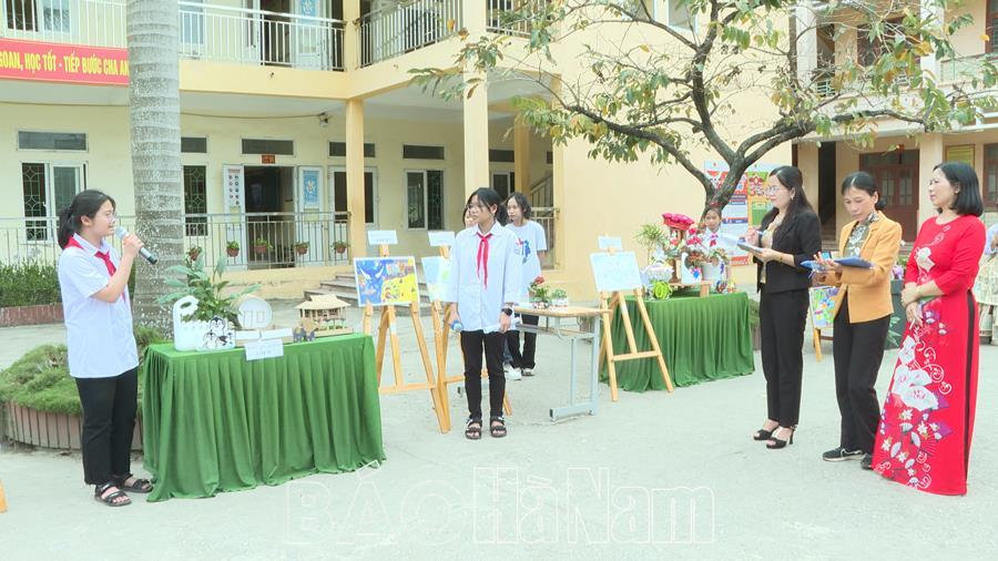 Trường THCS Thanh Hải tổ chức hội thi "Vẽ tranh và trưng bày sản phẩm tái chế về chủ đề bảo vệ môi trường"