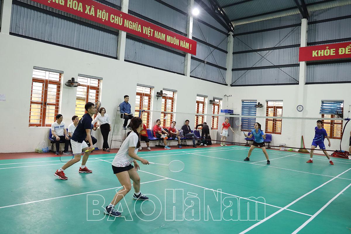 Phát động Ngày chạy Olympic vì sức khỏe toàn dân và khai mạc Giải cầu lông huyện Bình Lục năm 2024