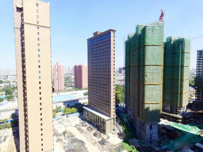 Dân mạng tranh cãi vụ tòa nhà 'mỏng như giấy' mọc lên giữa thành phố