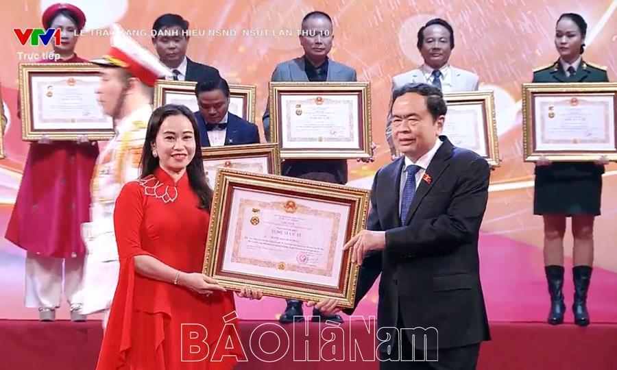 Bích Nhạn và hành trình đến với Danh hiệu Nghệ sĩ Ưu tú