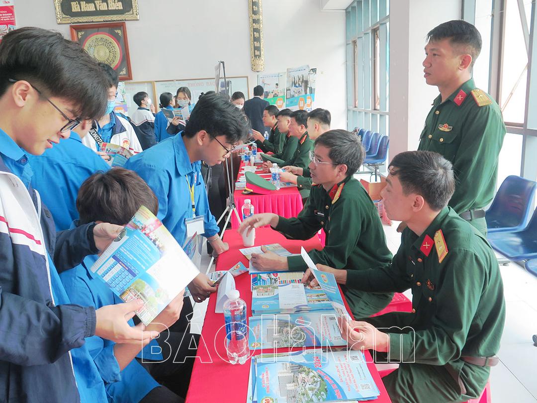 Ban Tuyển sinh quân sự thành phố Phủ Lý phối hợp tư vấn tuyển sinh quân sự tại các trường THPT trên địa bàn