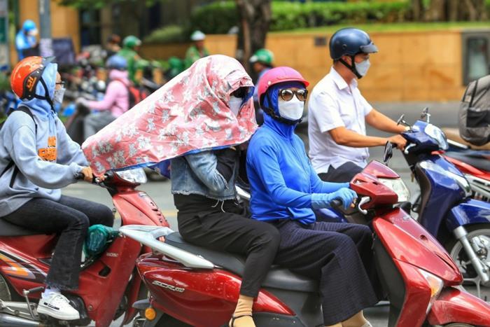 Nắng nóng gay gắt trên cả nước, có nơi trên 39 độ C