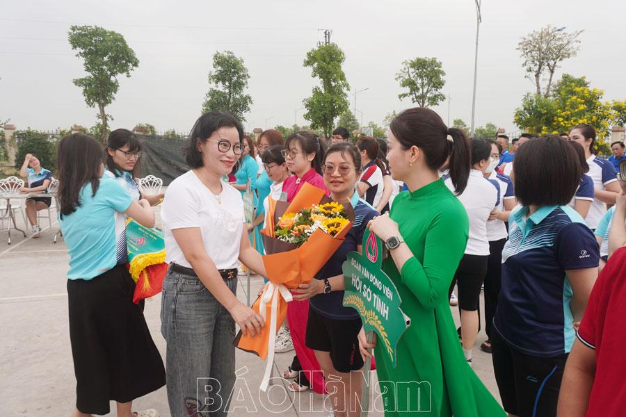 Ngân hàng CSXH chi nhánh Hà Nam tổ chức hội thao kỷ niệm ngày thành lập ngành