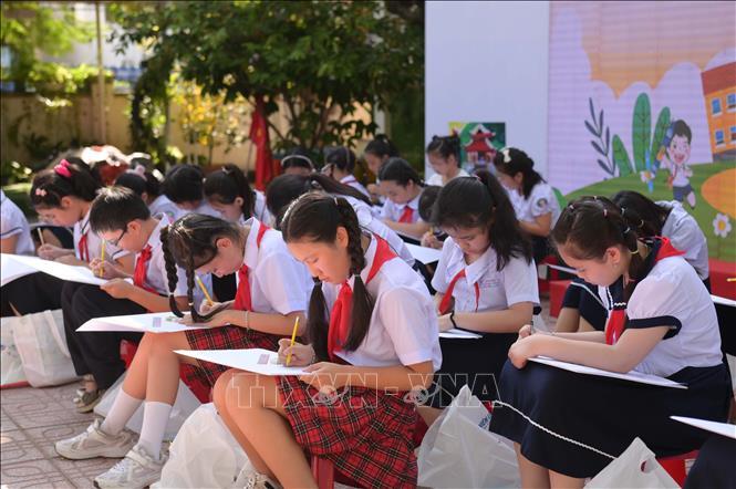 Phát động cuộc thi 'Em vẽ sắc màu tình nguyện'