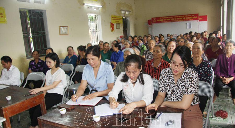 Hơn 120 hội viên phụ nữ xã Văn Xá được tập huấn phân loại, xử lý rác thải tại hộ gia đình