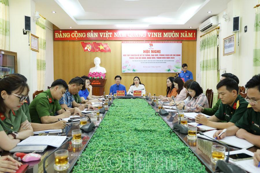 Học tập chuyên đề về tư tưởng, đạo đức, phong cách Hồ Chí Minh trong cán bộ, đoàn viên, thanh niên