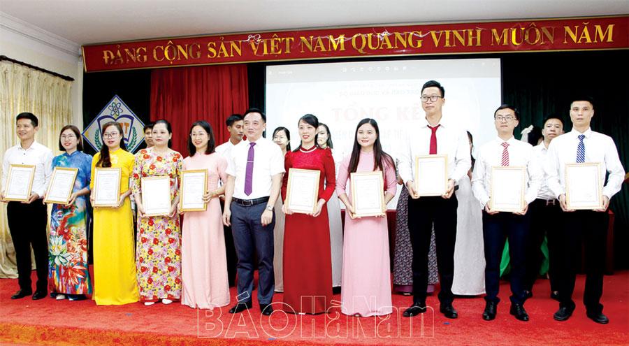 Giáo viên dạy giỏi không chỉ là danh hiệu