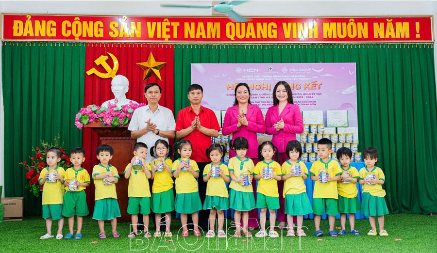 Công ty cổ phần Huyền Chi Ngọc Holdings tài trợ trên 850 triệu đồng cho Chương trình “Dinh dưỡng cho trẻ em nghèo, khuyết tật”