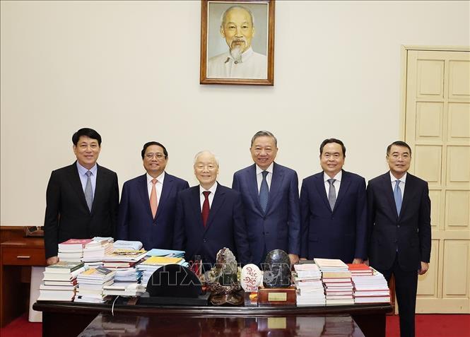 Thông báo kết quả làm việc cuộc họp lãnh đạo chủ chốt