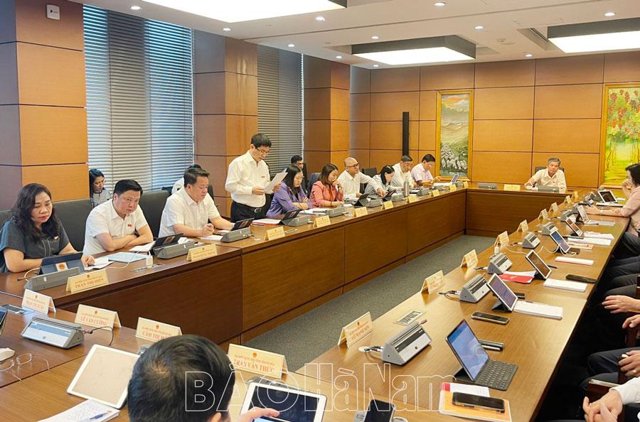 Đoàn đại biểu Quốc hội Hà Nam thảo luận tại tổ