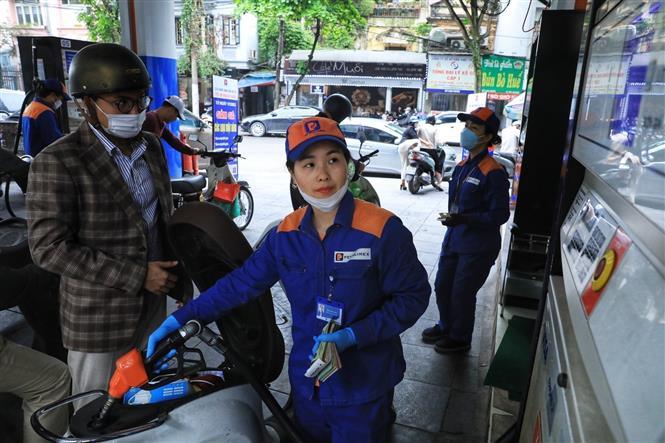 Xăng tăng giá nhẹ sau 2 lần giảm liên tiếp