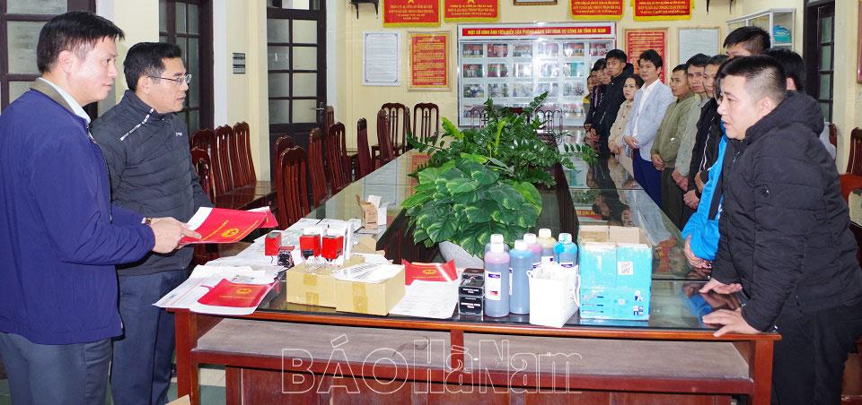 Công an Hà Nam triệt phá đường dây sản xuất, mua bán, tàng trữ, vận chuyển con dấu, tài liệu giả của cơ quan, tổ chức, thu lời bất chính trên 100 tỷ đồng