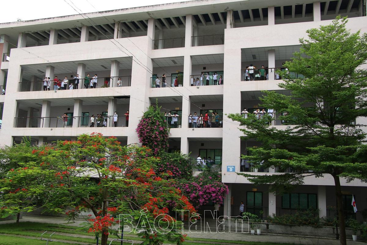 Những hình ảnh môn thi đầu tiên vào lớp 10 THPT Chuyên Biên Hòa năm học 2024-2025