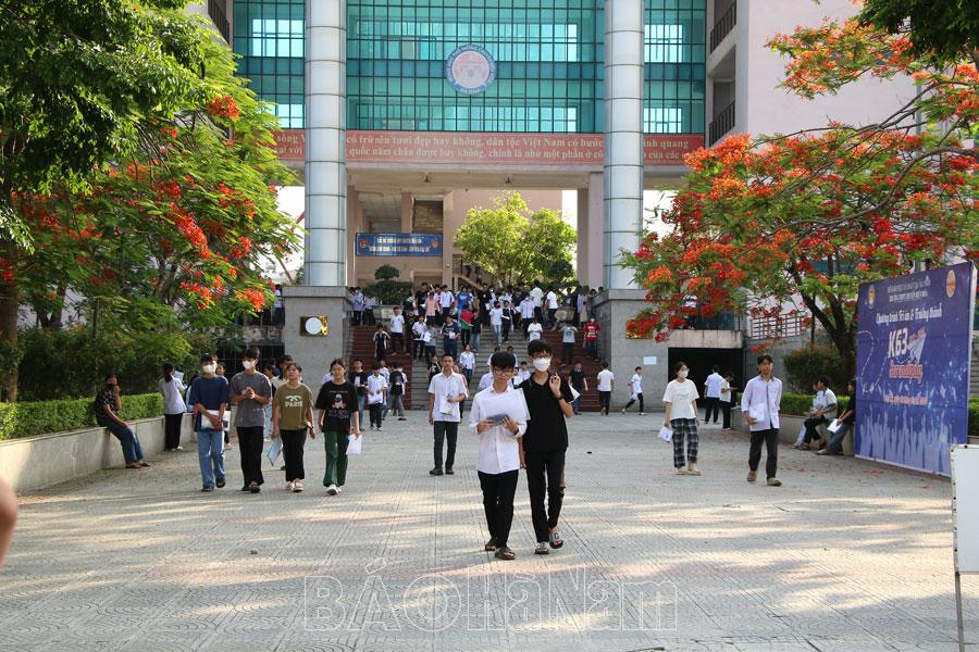 Kết thúc ngày thi thứ nhất vào lớp 10 Trường THPT Chuyên Biên Hòa: 3 thí sinh vắng thi