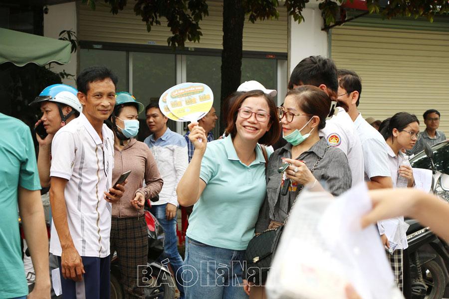 Kỳ thi vào lớp 10 Trường THPT Chuyên Biên Hòa: Thí sinh phấn khởi hoàn thành môn thi Tiếng Anh chung