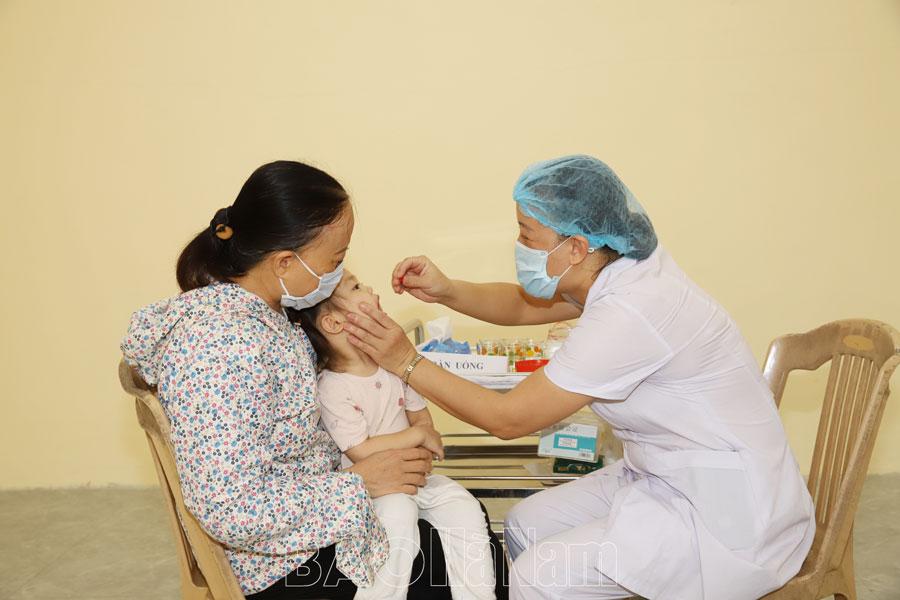 Ngày 01 - 02/6, trẻ 6-35 tháng tuổi được bổ sung vitamin A liều cao