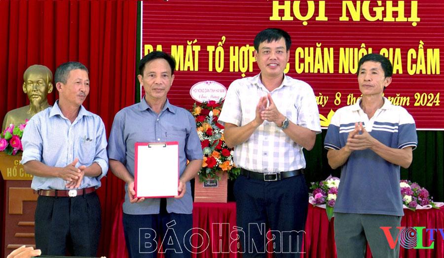 Ra mắt Tổ hợp tác chăn nuôi gia cầm xã Nhân Mỹ