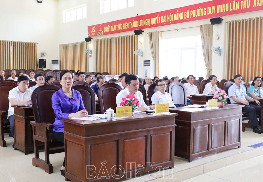 Đồng chí Bí thư Tỉnh ủy Lê Thị Thủy tiếp xúc cử tri phường Duy Minh