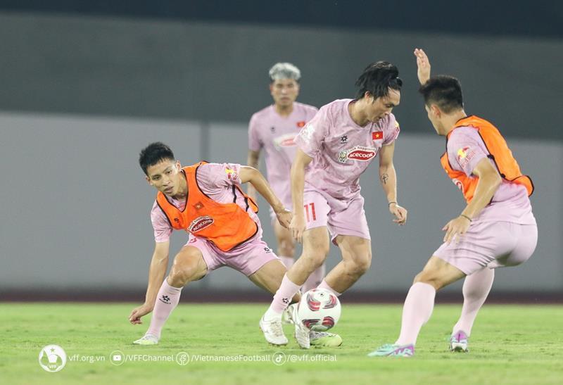 Lịch thi đấu bóng đá hôm nay: Tâm điểm ĐT Việt Nam gặp Iraq