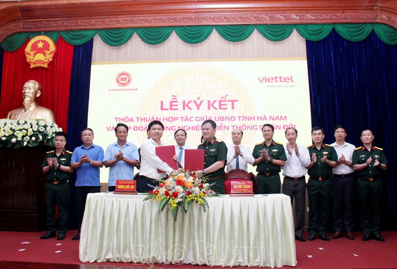 Ký kết thỏa thuận Hợp tác về chuyển đổi số giữa UBND tỉnh Hà Nam và Tập đoàn Công nghiệp - Viễn thông Quân đội